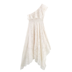Abito lungo bianco in pizzo boho con monospalla e orlo asimmetrico elegante