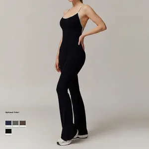 Combinaison de yoga dos croisé avec bas évasé noir et bordure contrastée sport