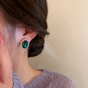 Boucles d'oreilles rétro émeraude avec strass géométriques et tiges en argent