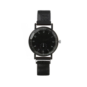 Montre à quartz minimaliste à bracelet en maille noire avec cadran numérique