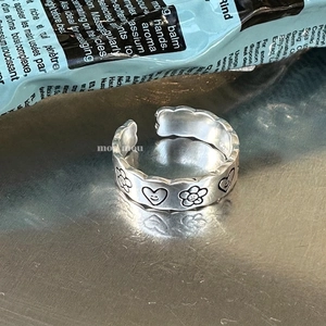 Minimalist 925 sterling silver open ring featuring heart flower patterns and black enamel