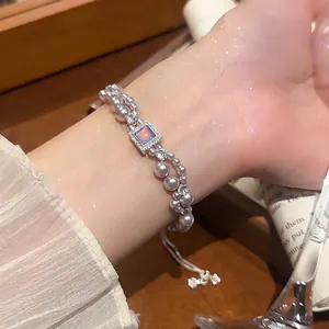 Bracelet double rang perles mauves avec pendentif zircon carré et fermoir coulissant