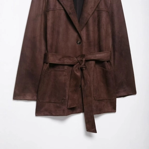 Veste marron foncé effet daim pour femme avec ceinture nouée et grandes poches plaquées