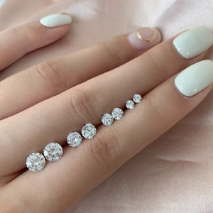 S925 sterling silver stud earrings with round cubic zirconia in various sizes on hand
