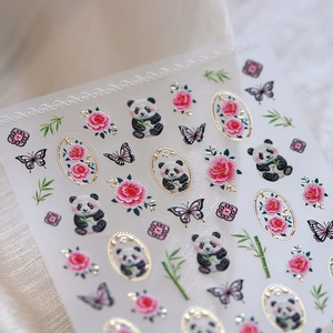 3D-Relief Nagelsticker mit Panda und Blumenmotiven sowie eleganter Goldprägung