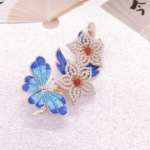 Blauer Schmetterling und Blume Haarklammer im traditionellen chinesischen Stil mit Perlen