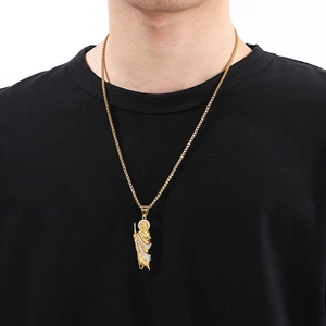 Pendentif Saint Jude pour homme plaqué or avec cristaux sur chaîne maille cubaine
