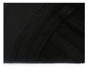 Détail du bandeau de sudation épais avec texture sergé respirante sur la casquette