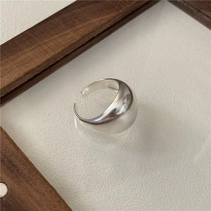 Eleganter dicker S925 Sterlingsilber Ring mattiert mit glattem abgerundetem Bogendesign