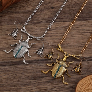Set di gioielli retrò a forma di scarabeo con ciondoli a insetto e strass turchesi