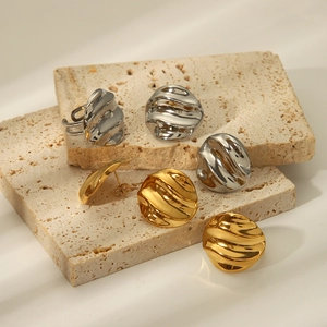 Water ripple textured 18K gold plated stainless steel stud earrings and ring set