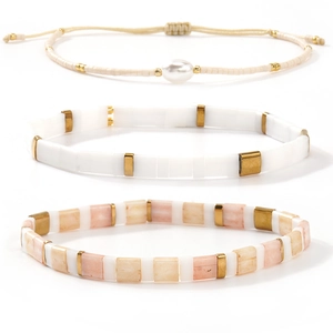 Ensemble de 3 bracelets bohèmes en perles Tila avec perle et détails dorés