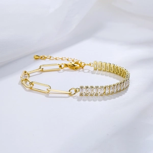 Gold 18K plated bracelet with paperclip chain and rectangular zircon stones
