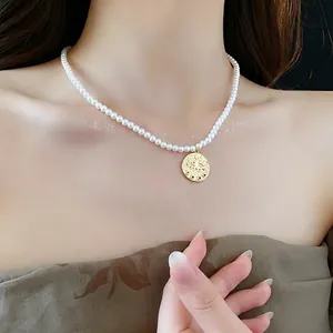 Collier de perles vintage français avec pendentif pièce œil plaqué or pour femme