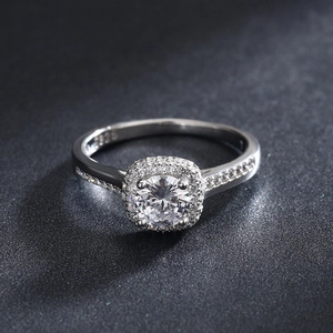 Luxurious S925 sterling silver halo ring with a square zircon and shimmering side stones