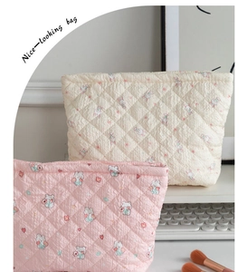 Trousses de maquillage matelassées à motif lapin avec fermeture éclair en tons crème et rose
