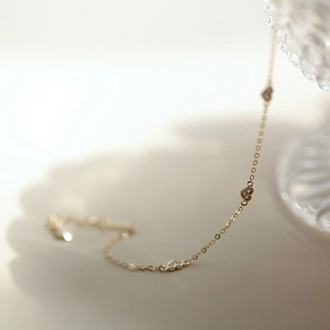 Elegant gold S925 sterling silver thin chain bracelet with sparkling heart charms