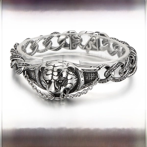 Close-up of vintage stainless steel tiger head bracelet with dimensions 220x13mm