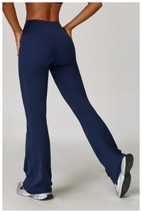 Vue arrière du pantalon de yoga évasé bleu foncé à taille haute avec effet push-up
