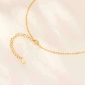 Close-up of gold-plated S925 sterling silver O-chain necklace clasp and teardrop tag