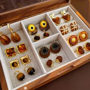 Vintage Geometric Resin Stud Earrings With Silver Earring Post For Women Retro French Style Elegant Amber Alloy Jewelry
