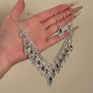 Alloy Rhinestone Necklace And Earrings Elegant Palace Style V Shaped Crystal Dangle Wedding Party Jewelry For Women