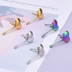 Detailed view of heart-shaped liquid metal earrings in gold, silver, and purple-green gradient