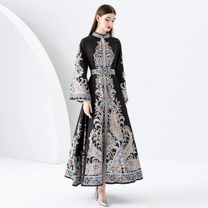 Abito lungo con stampa floreale collo alto e maniche a campana in stile vintage di lusso