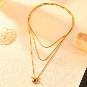 Collier chaîne serpent à trois rangs en acier inoxydable doré 18k avec fermoir à bascule OT