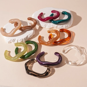 Irregular acrylic resin bangle series with marble texture and wavy C-shape design
