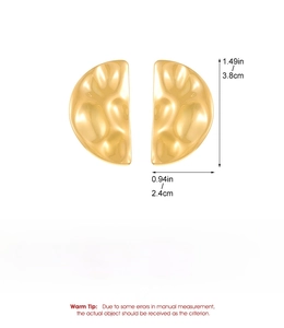 Macro detail of gold stainless steel D-shaped earrings with hammered texture and dimensions