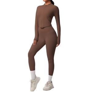 Ensemble de yoga marron pour femme avec haut zippé à manches longues et legging de sport