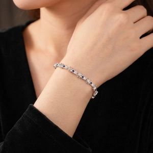 Bracciale di lusso in argento con zirconi quadrati, fibbia a X e pietre blu