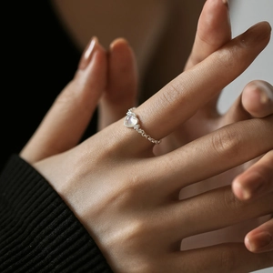 Adjustable S925 sterling silver chain ring with heart-shaped moonstone for women