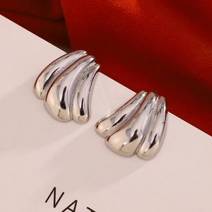 Detailed view of silver pumpkin-shaped earrings with textured shell finish in 316L steel