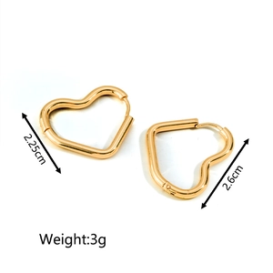 Détails de taille des boucles d'oreilles cœur en or 18K de 2,6 cm et poids 3g