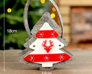 Detail of felt Christmas tree gift bag with dimensions 18x14cm and elk design