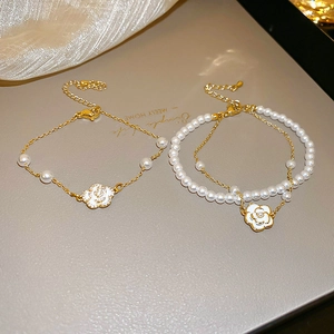 Bracelet Double Couche Fleur De Camélia Cuivre Plaqué Or Imitation Künstliche Perle Zircon Bijoux Élégants Pour Femmes