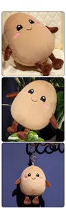 Comparaison détaillée entre peluche patate et mini porte-clé de patate dessin animé