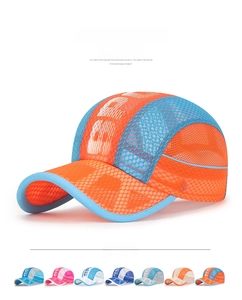 Atmungsaktive orangefarbene Netz-Baseballkappe für Kinder mit silbernen Streifen