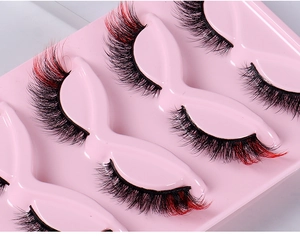 Detalle macro de pestañas postizas estilo zorro negras y rojas en pack de 5 pares