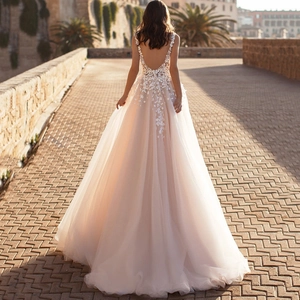Elegant backless lace wedding dress with V-neck floral embroidery and tulle skirt