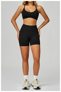 Ensemble de yoga sans couture taille haute avec brassière à dos nu et short en noir