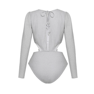 Maillot de bain argenté à manches longues avec découpes à la taille et dos ouvert