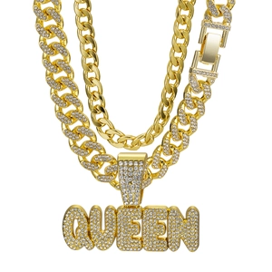Set collana cubana dorata con ciondolo QUEEN ghiacciato e maglie tempestate di cristalli