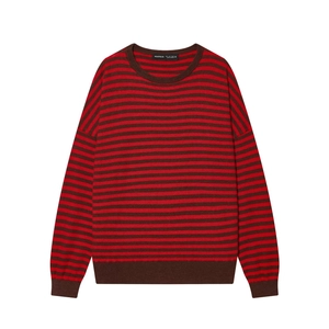 Pull en maille rayé à col rond avec motifs horizontaux rouges et noirs classiques