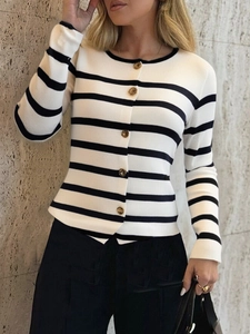 Cardigan en tricot rayé à manches longues pour femmes avec des boutons dorés
