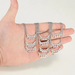 Collection de colliers numéro d'ange en acier inoxydable argenté avec ailes de papillon