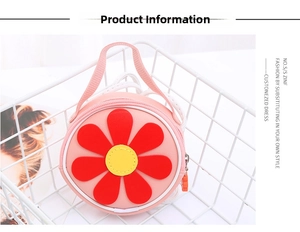 Dettaglio della borsa rotonda rosa con girasole, cerniera e tracolla regolabile