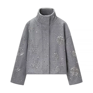 Giacca in lana grigia da donna con paillettes argentate e motivi a fiocchi di neve